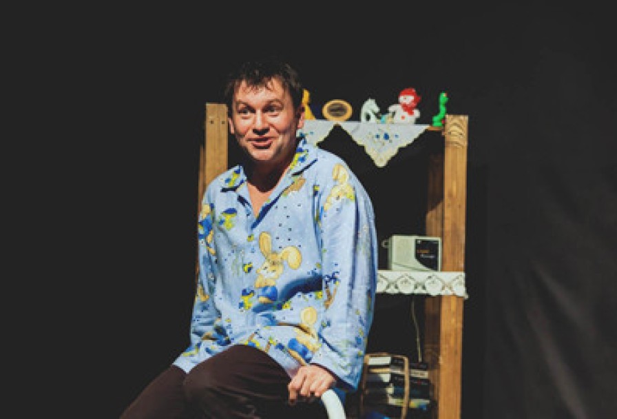 Одинокий Мужчина Заурядной Внешности Желает Познакомиться