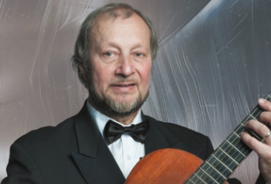 Олег Максимов