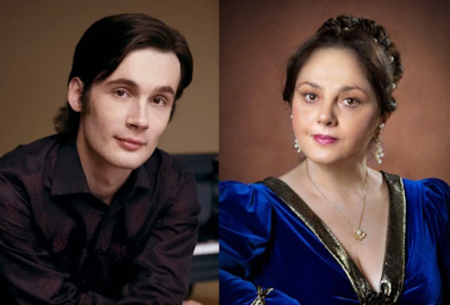 у камелька