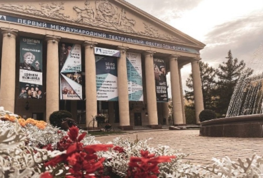 в Главной Роли – Театр