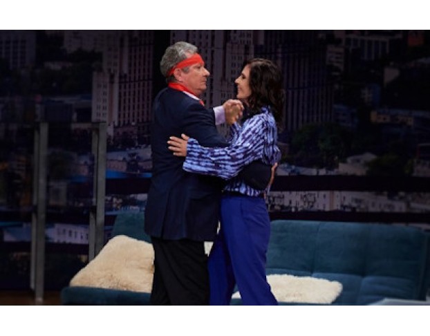 Обними Меня