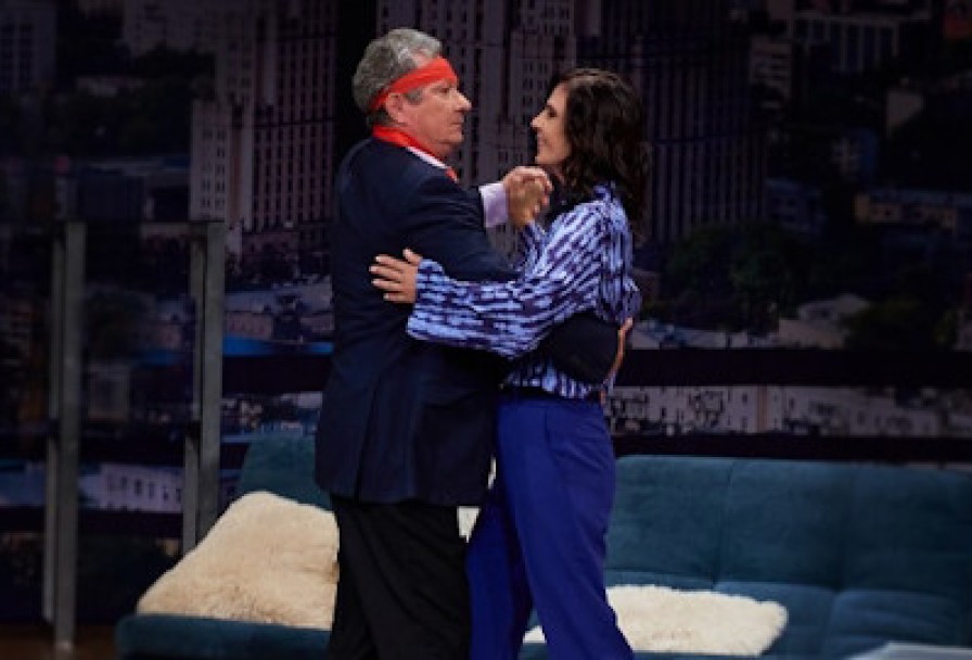 Обними Меня