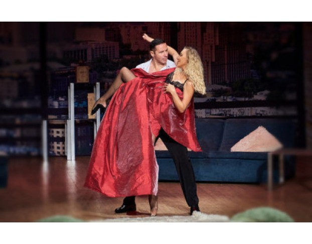 Обними Меня