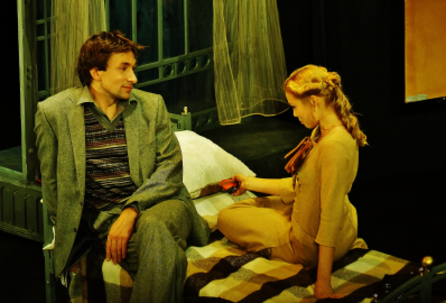 Двое на Качелях