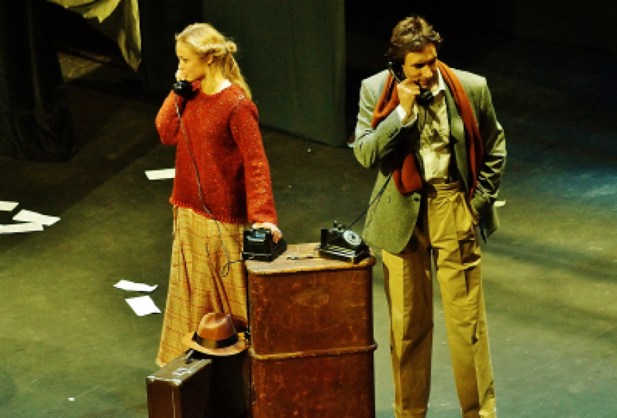 Двое на Качелях