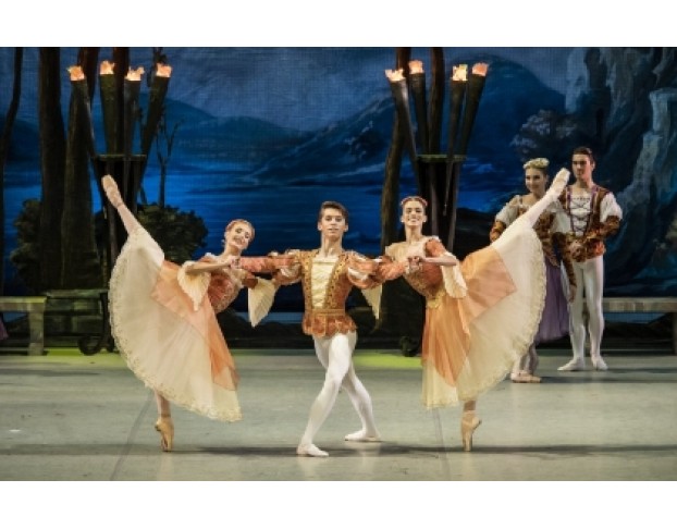 Лебединое Озеро