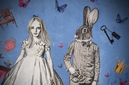 Алиса в Зазеркалье