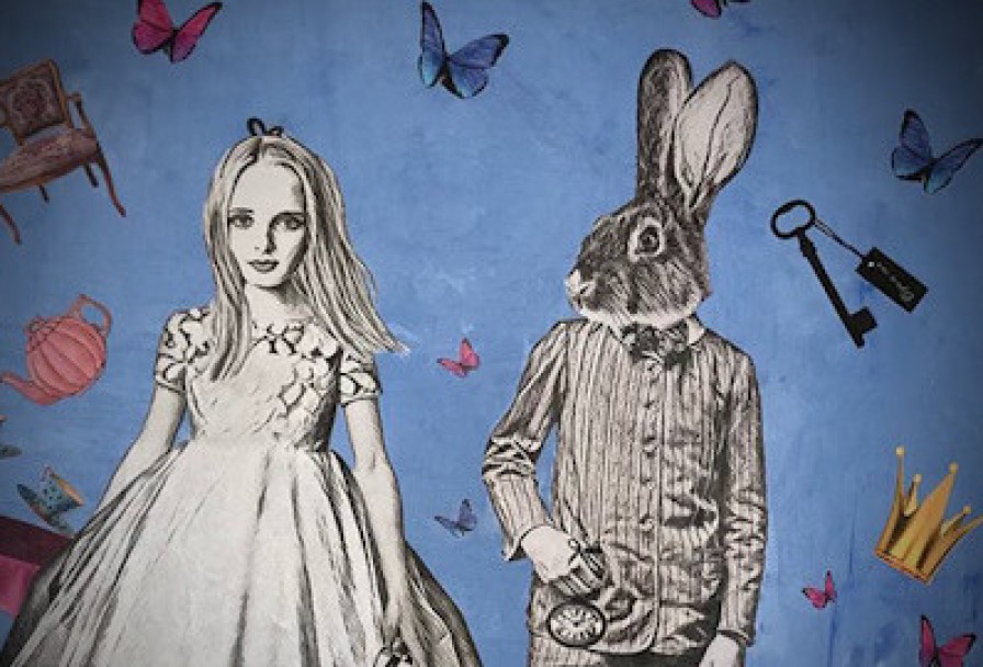 Алиса в Зазеркалье