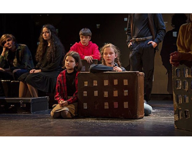 Новая Сцена – Детям. Чемоданов и Одна Страна