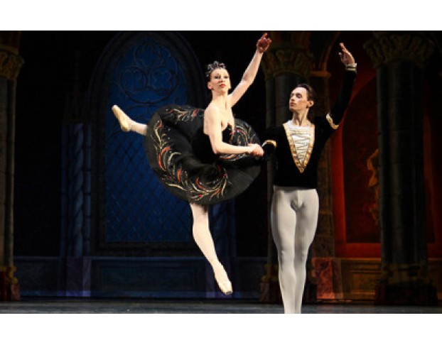 П.и. Чайковский. Лебединое Озеро