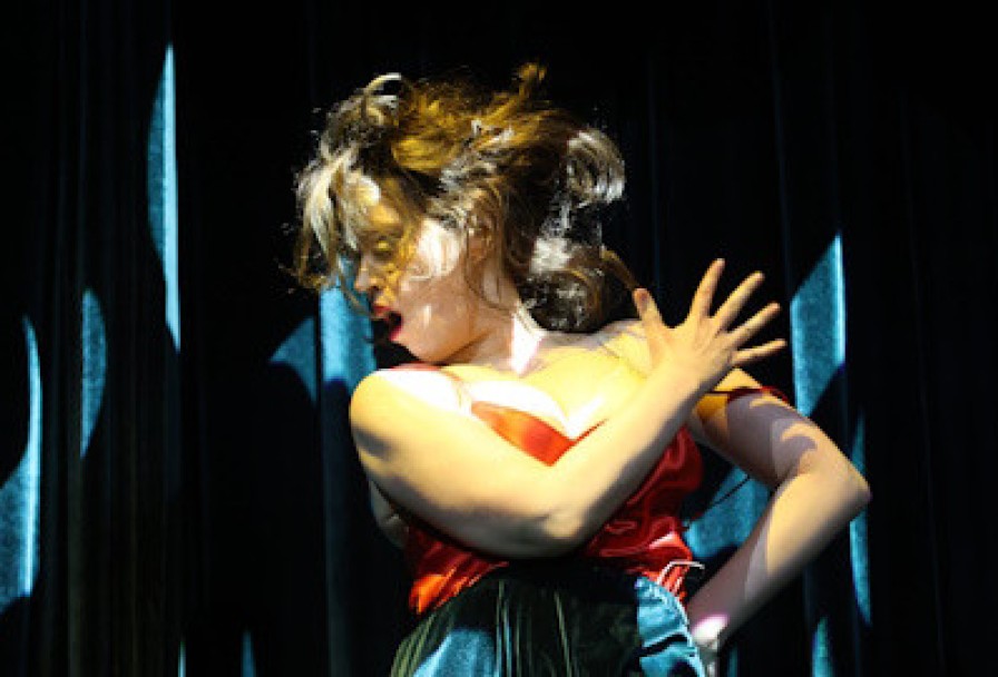 Я Была в Доме и Ждала, Чтоб Дождь Пришел