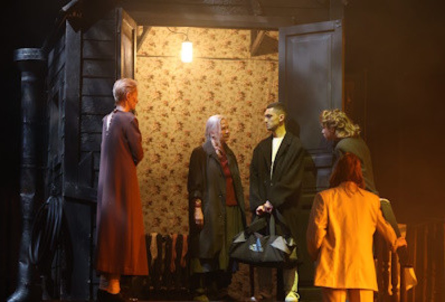 Я Была в Доме и Ждала, Чтоб Дождь Пришел