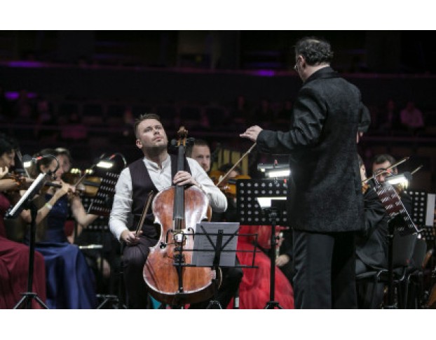 Голливуд в Новогоднем Петербурге