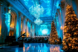 Голливуд в Новогоднем Петербурге