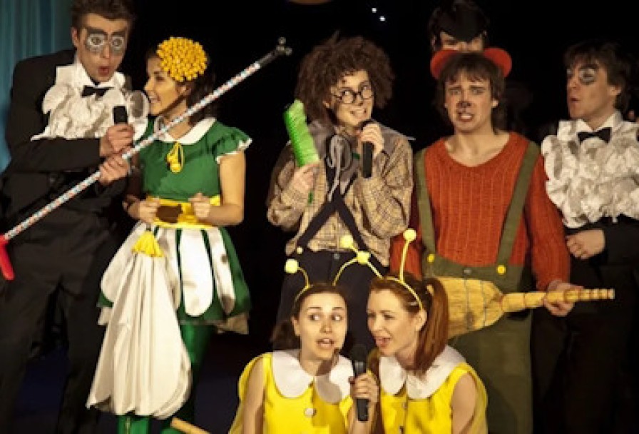 Встретил Ежик Медвежонка