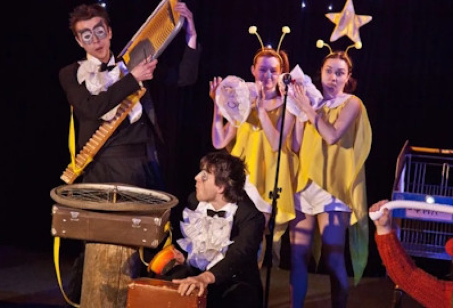 Встретил Ежик Медвежонка