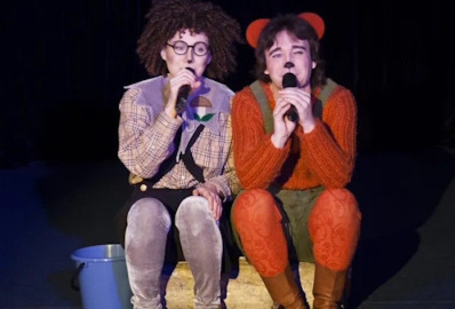 Встретил Ежик Медвежонка