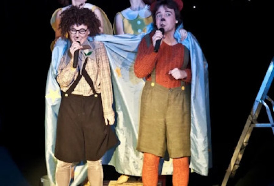 Встретил Ежик Медвежонка