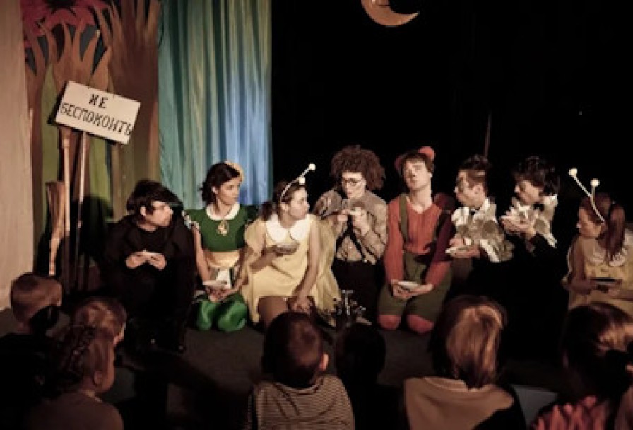 Встретил Ежик Медвежонка