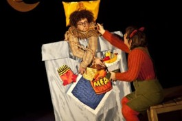 Встретил Ежик Медвежонка