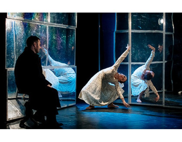 Двое на Качелях