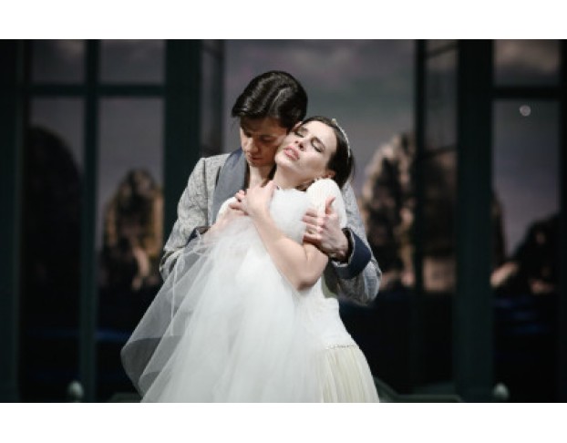 Дама с Камелиями