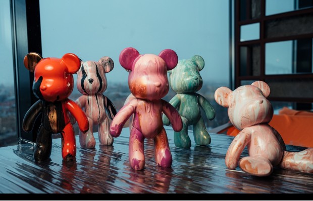 Роспись Мишки Bearbricks В Технике Флюид-арт Роспись Мишки Bearbricks В Технике Флюид-арт