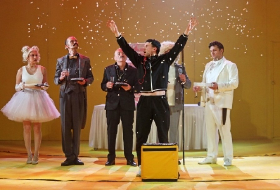 Слуга Двух Господ