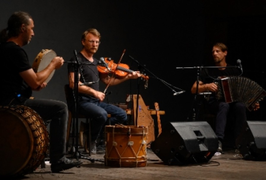 Архаичный Инструментально-Вокальный Ансамбль Рустраданс