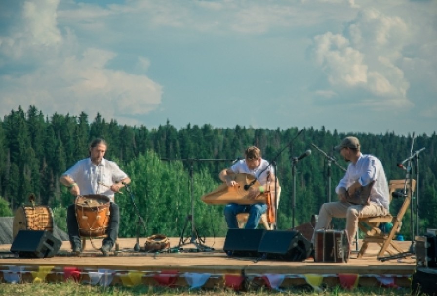 Архаичный Инструментально-Вокальный Ансамбль Рустраданс
