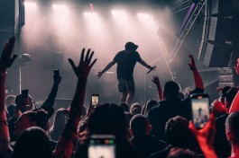 Многоточиеwhit Hot Iceальбому Жизнь и Свобода