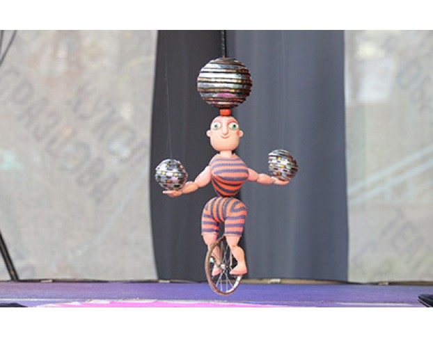 Цирк на Нитях