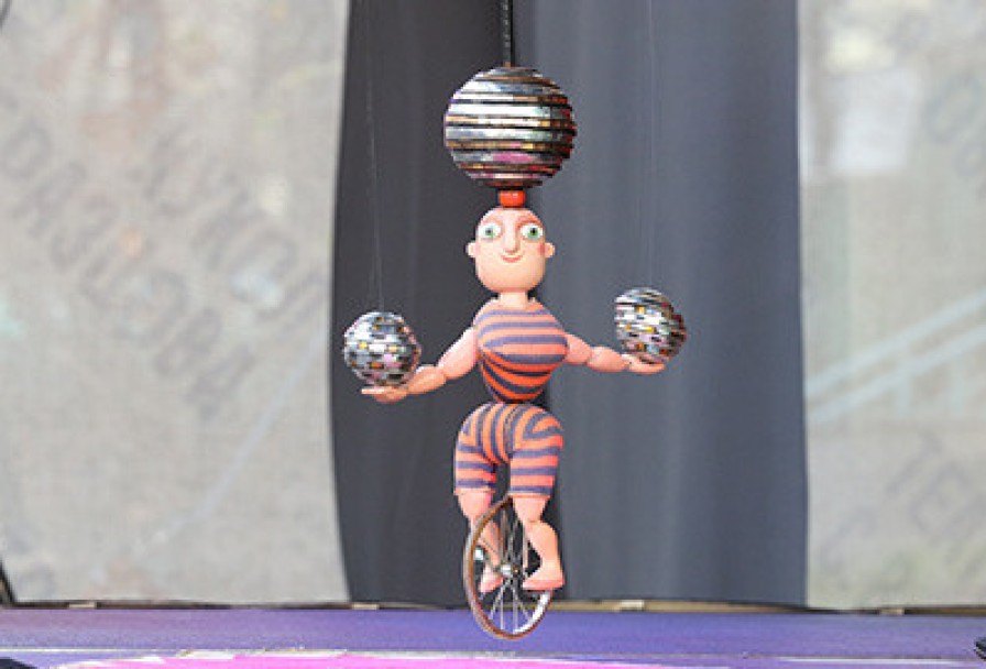 Цирк на Нитях