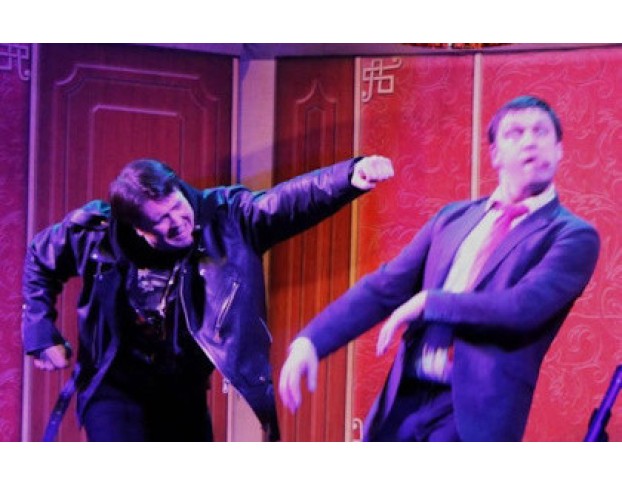 Двое в Лифте, не Считая Текилы