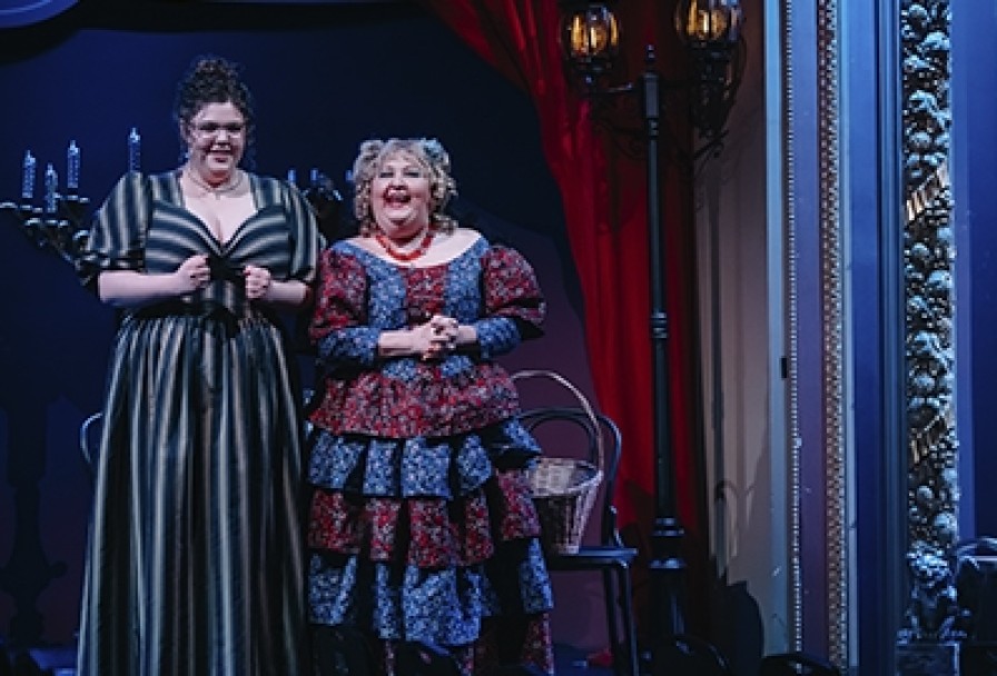 Дама с Камелиями