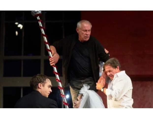 и Вас с Наступающим.