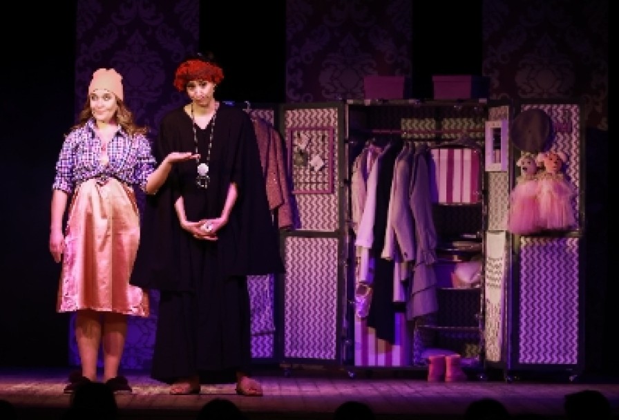 Пила Вино и Хохотала. Красное