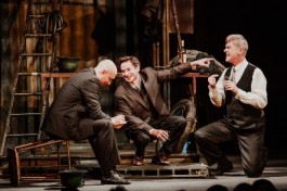 Три Товарища