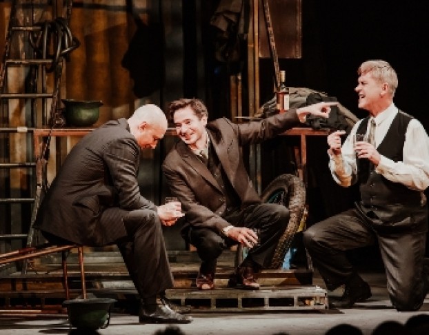 Три Товарища