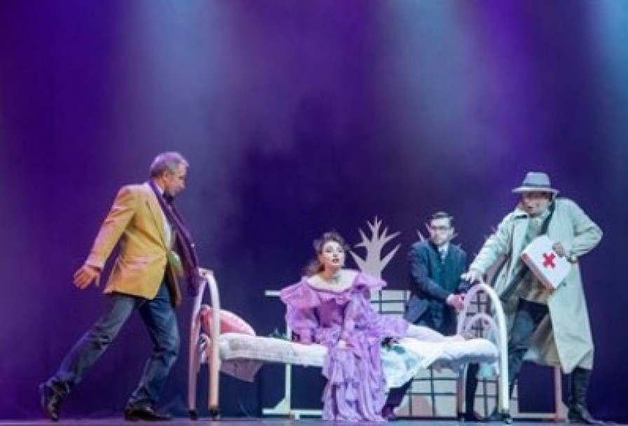 Почти Бродвейская История