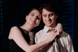 Двое на Качелях