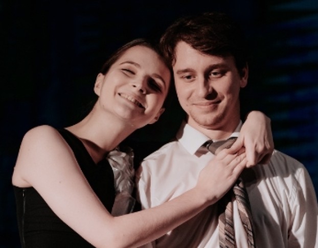 Двое на Качелях