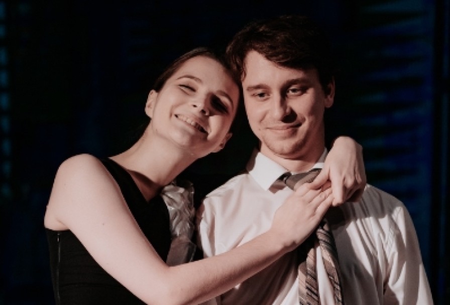 Двое на Качелях