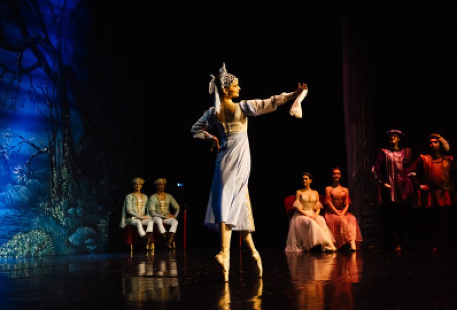 Лебединое Озеро