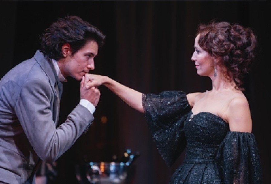 Дама с Камелиями