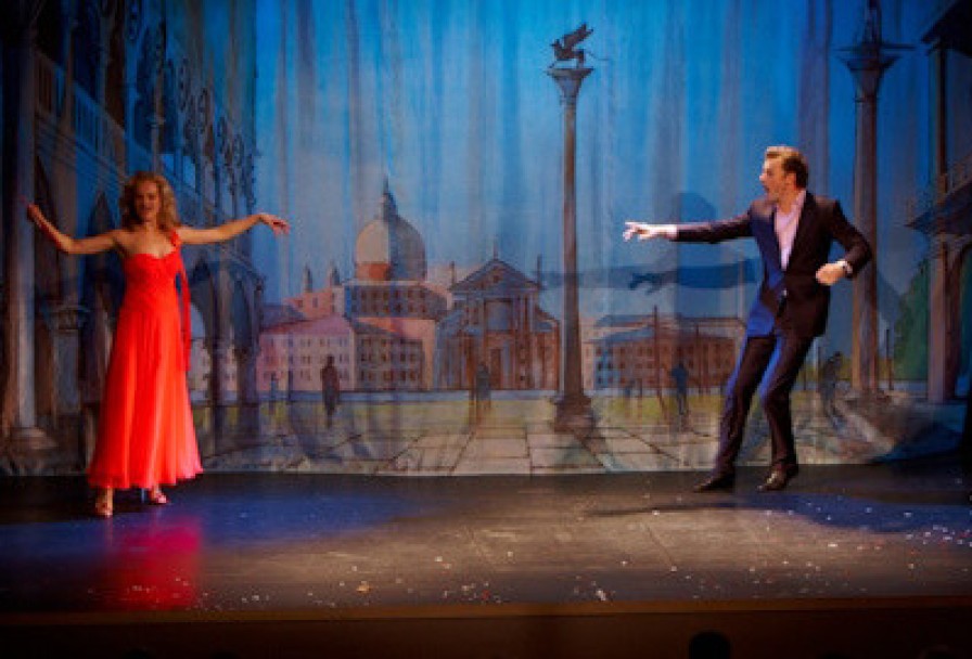 Слуга Двух Господ