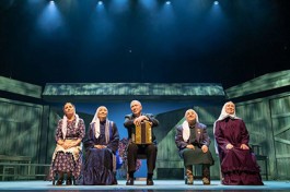 Матери Ждут Сыновейаналар Улларын Көтәләр