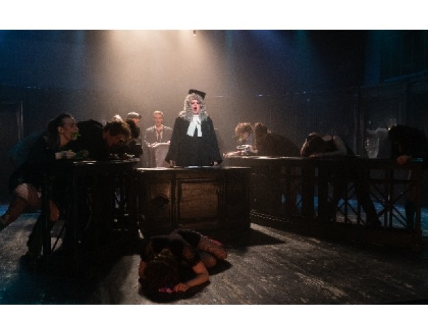 Загнанных Лошадей Пристреливают, не Правда ли?