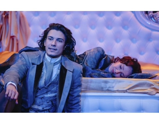 Дама с Камелиями