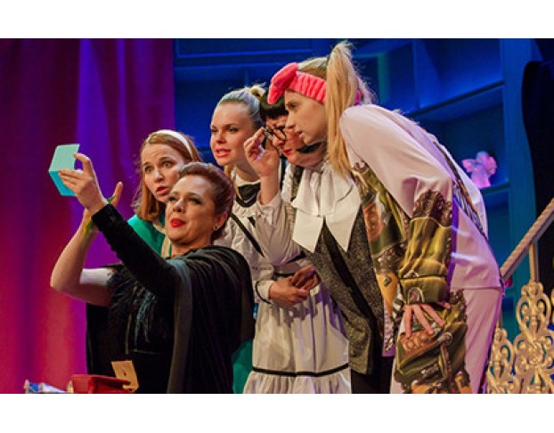 8 Любящих Женщин